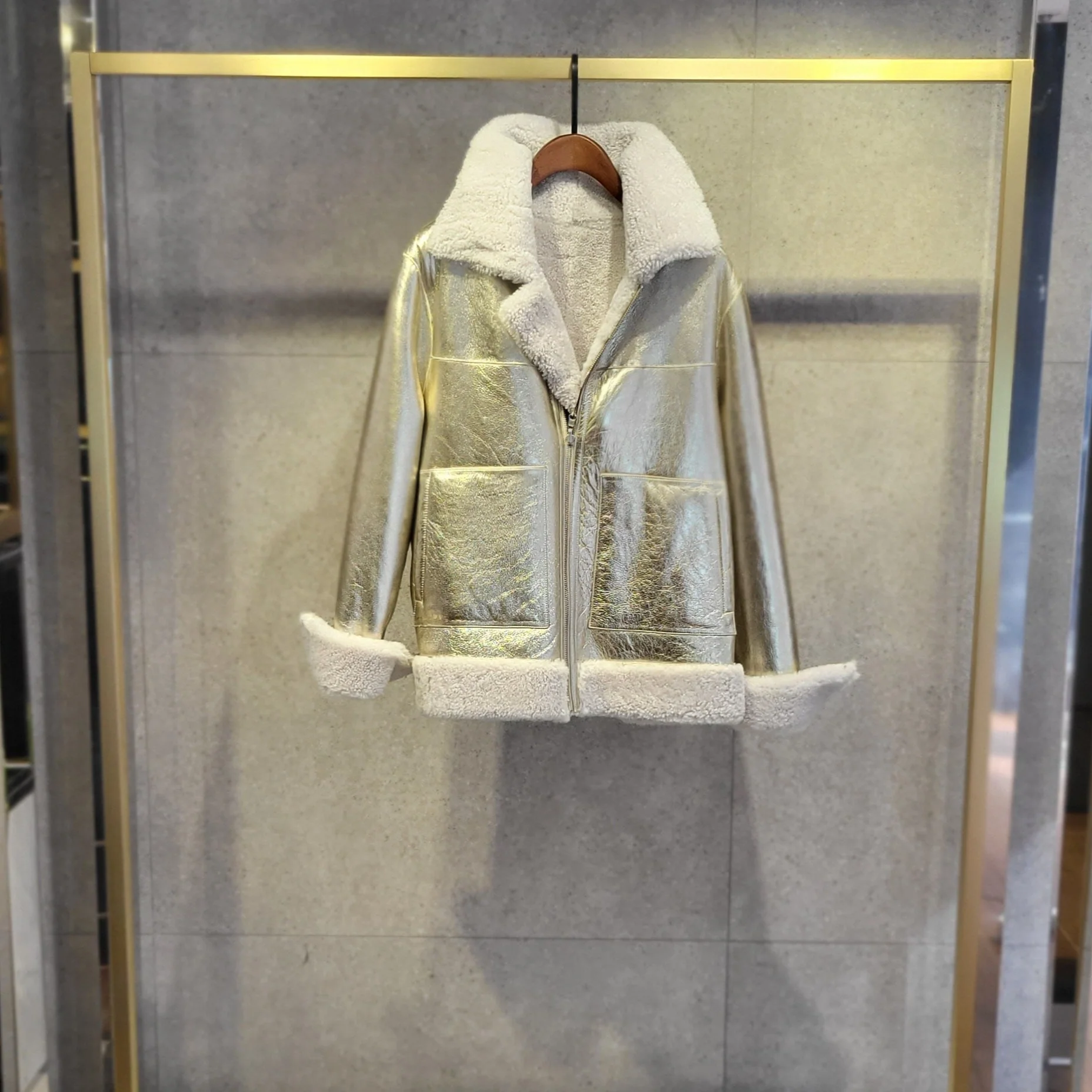 BOMBARDIER GOLD – Image 2