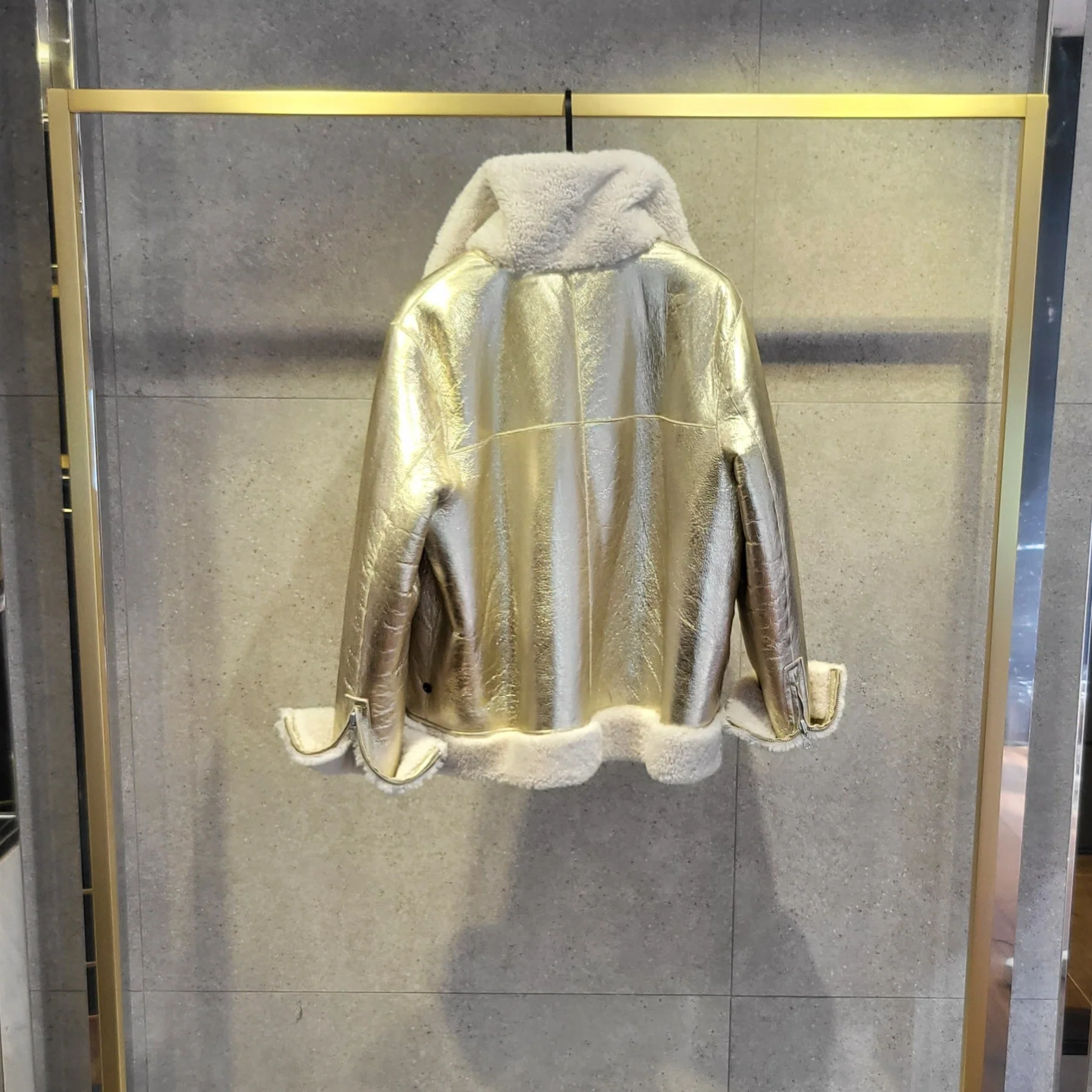 BOMBARDIER GOLD – Image 3