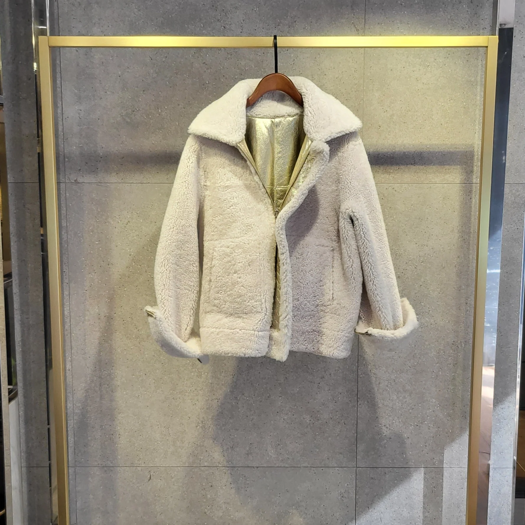 BOMBARDIER GOLD – Image 4