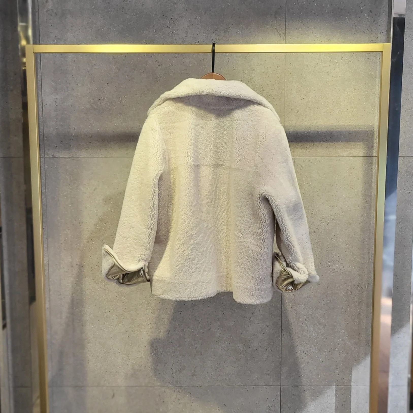 BOMBARDIER GOLD – Image 5