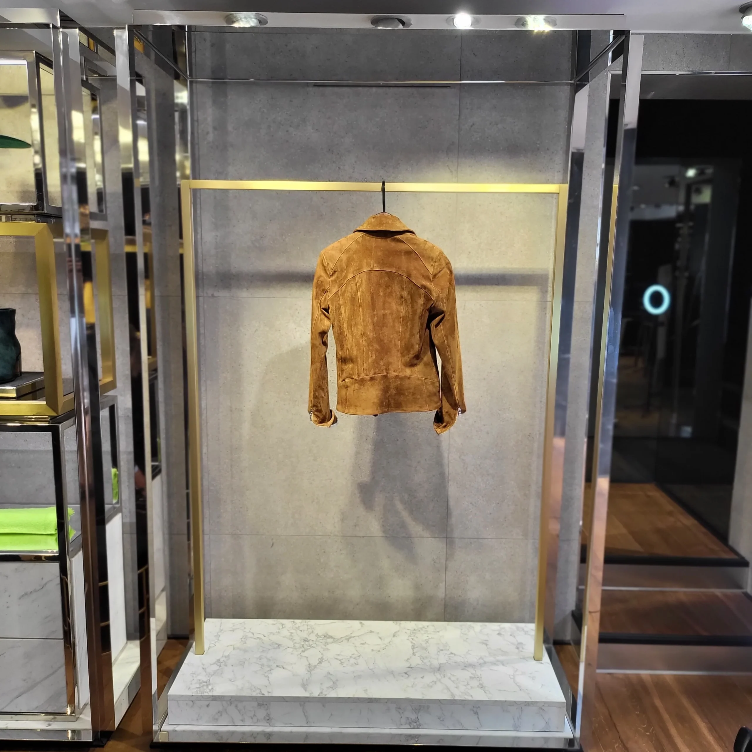 BLOUSON "CLOÉ" EN CUIR STRECH – Image 3